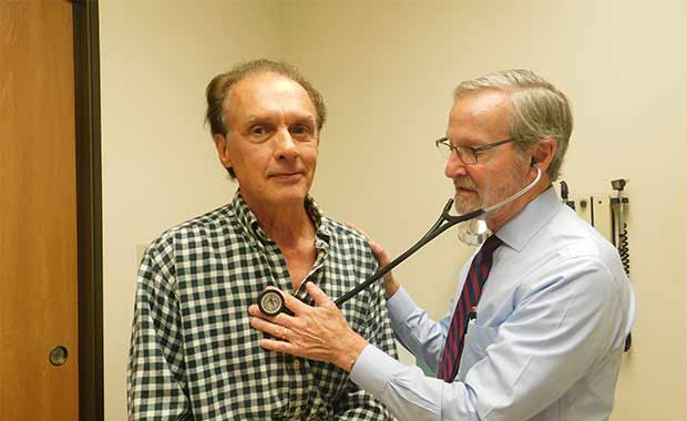 Dr. Scott examines a patient at the Volunteers in Medicine of Wilkes-Barre clinic. Photo courtesy of Volunteers in Medicine of Wilkes-Barre.